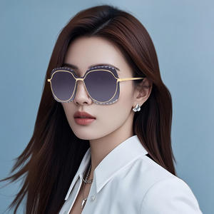 Nuevas Gafas de Sol para Mujer UV400 con Marco Metálico, Lentes Degradadas en Color Negro, Protección Solar, Estilo Moderno para Viajes y Conducción 2256 - Product Image 3