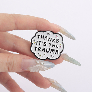 Gracias, es el Pin esmaltado de <span class=keywords><strong>Trauma</strong></span>, broche de cita divertida, insignia de estrellas y nubes, regalo de joyería para amigos, venta al por mayor - Product Image 4