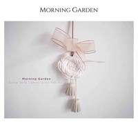 Décoration intérieure de voiture, jolies fleurs de camélia, breloque de voiture, accessoires pour filles et femmes avec pompon