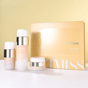 Ensemble de soins de la peau éclaircissant à la niacinamide, correction des taches, atténuation de l'hyperpigmentation, éclaircissement du teint, soin du visage hydratant léger - Product Image 3