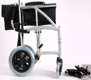 Conveniente para llevar marco resistente de aluminio ligero 1128 nueva silla de ruedas de transporte de aluminio - Product Image 2