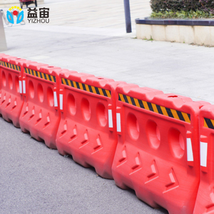 連動する水で満たされた建物のガードレール、一時的な道路の仕切りと歩行者の歩道のための積み重ね可能な安全バリア - Product Image 5