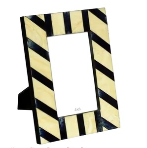 Cadres photo décoratifs en incrustation d'os et de résine élégants fabriqués à la main pour les mariages et l'affichage de souvenirs spéciaux à la maison - Product Image 2