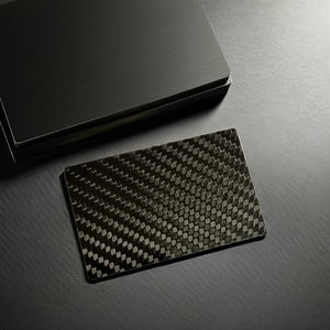 Cartes magnétiques en fibre de carbone à finition mate de forme personnalisée avec logo sérigraphié pour entreprises, assemblages, jeux et cartes de membre - Product Image 4