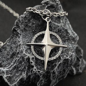 Collana Unisex in Acciaio Inossidabile con Ciondolo a Stella o Croce con Diamanti, Stile Sportivo, Catena a Serpente - Product Image 3