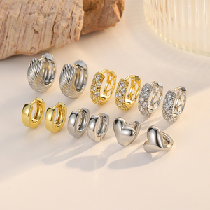 Pendientes <span class=keywords><strong>de</strong></span> Aro Huggie al por Mayor <span class=keywords><strong>de</strong></span> Latón, Chapados en Oro 14K y <span class=keywords><strong>Plata</strong></span>, con Diseño <span class=keywords><strong>de</strong></span> Corazón y Texturizado, Hipoalergénicos para Mujer - Product Image 1