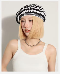 Moda Retro Simple Plaid diseño negro blanco ahuecado ganchillo <span class=keywords><strong>boinas</strong></span> sombrero señoras cosido <span class=keywords><strong>a</strong></span> mano pintor sombrero boina - Product Image 3