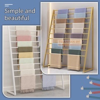 Présentoir de tapis promotionnel simple en forme d'échelle, structure métallique robuste, support suspendu pour échantillons de tissus