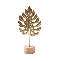 Ornement de table artisanal en fer forgé plaqué or, motif plume de ginkgo imprimé UV, style nordique de luxe léger, décoration intérieure
