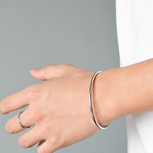 <span class=keywords><strong>Bracciale</strong></span> <span class=keywords><strong>Rigido</strong></span> Regolabile Personalizzabile in Acciaio Inossidabile Dorato/Argentato <span class=keywords><strong>con</strong></span> Incisione Laser Logo/<span class=keywords><strong>Nome</strong></span> - Elegante per Donna - Product Image 3