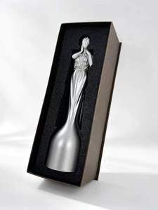 Trophée sur mesure en métal plaqué et peint haut de gamme, figurine de déesse avec design <span class=keywords><strong>MUSE</strong></span> pour les récompenses annuelles ; Coffret cadeau sur mesure - Product Image 4