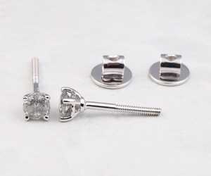 Boucles d'oreilles clous diamantées bohèmes prêtes à être expédiées |   Paire de solitaires avec diamants ronds brillants cultivés en laboratoire en or blanc 14 carats - Product Image 3