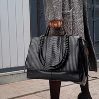 Sac fourre-tout de luxe en cuir gaufré python avec poignée chaîne, grande capacité, sacoche de travail pour femme