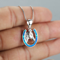 Collier en argent sterling 925 avec pendentif tête de cheval en opale bleue de laboratoire