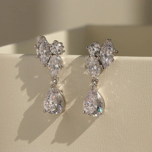 Orecchini Delicati a Goccia con Zirconi Marquise per Donne, Gioielli Eleganti e Minimalisti alla Moda - Product Image 1