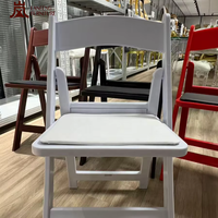 Chaise de banquet pliable empilable en résine, structure solide en PP, anti-rayures, mobilier pour événements et mariages, pour les distributeurs en gros