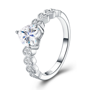 Anello Solitario in Argento 925 con Moissanite Taglio Cuore, Gioiello Raffinato per Matrimonio, San Valentino e Anniversario - Product Image 3
