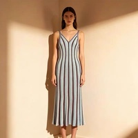 Robe longue à fines bretelles rayée pour femme - Design fluide, élégante pour tous les jours et les occasions décontractées