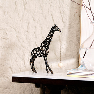 Venta al por mayor de lujo de metal fundido de jirafa escultura de estilo contemporáneo novedoso diseño de interiores para decoraciones de oficina - Product Image 1