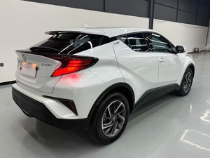 Vente en gros de voitures d'occasion <span class=keywords><strong>Toyota</strong></span> <span class=keywords><strong>CHR</strong></span>, boîte de vitesses manuelle et automatique, conduite à gauche, intérieur foncé, essence et électrique - Product Image 2