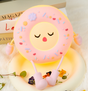 Décoration d'intérieur moderne et unique, lampe de nuit en silicone avec charge USB, forme de beignet, cadeau créatif, lampe de chevet pour le sommeil des bébés - Product Image 4