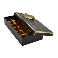 Emballage en papier artisanal de luxe en matériaux recyclés haut de gamme, boîte cadeau en chocolat avec couvercle et base, présentation premium
