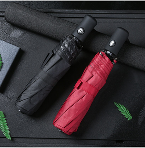 Tùy Chỉnh Bán Buôn Đen Đỏ Của Nhãn Hiệu Tự Động Ô Có Thể Gập Lại Chất Lượng Cao Ánh Sáng Mang Nhãn Hiệu Logo Mưa Ô Đặt Quà Tặng Với Logo - Product Image 3