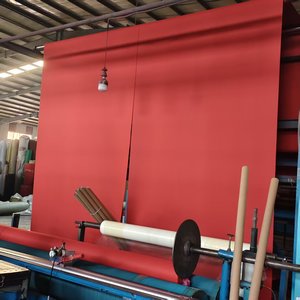 <span class=keywords><strong>Tappeto</strong></span> Antiscivolo Monouso 100% Poliestere <span class=keywords><strong>Rosso</strong></span> Liscio per Esposizioni, <span class=keywords><strong>Tappeto</strong></span> <span class=keywords><strong>a</strong></span> Pelo Corto Agugliato per Eventi e Matrimoni dalla Fabbrica Cinese - Product Image 3