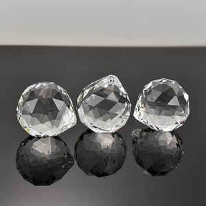 Verre à facettes bricolage suspendu <span class=keywords><strong>boule</strong></span> de lustre en cristal 20mm 40mm 60mm <span class=keywords><strong>boule</strong></span> de prisme clair avec impression <span class=keywords><strong>Laser</strong></span> prismes décoratifs de 40mm - Product Image 3