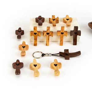 Salib Kayu Walnut Hitam Ukiran Tangan Terlaris, Hiasan Salib Kayu Berongga Bentuk Hati - Product Image 2