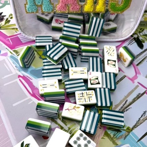 Juego de Mahjong Americano de Acrílico de Lujo y Elegante, Personalizado, de 160 Piezas, con Soportes para Mahjong, Hecho en EE. UU. - Product Image 5