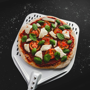 Pala <span class=keywords><strong>de</strong></span> Pizza <span class=keywords><strong>de</strong></span> Aluminio Perforada con Mango Extendido, Paleta Giratoria Rectangular para Hornear Pizza (14 x 12 Pulgadas) - Product Image 6