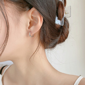 Vente en gros de bijoux en plaqué or 18 carats Boucles d'oreilles géométriques minimalistes pour femmes - Product Image 4