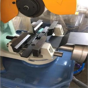 מכונת חיתוך להבי מסור עגול לצינורות פלדה מתכת, פעולה חצי אוטומטית עם הידוק ידני - Product Image 3