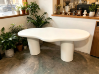 Table basse moderne et durable en forme de nuage blanc avec panneau en bois irrégulier pour salon, meubles de maison