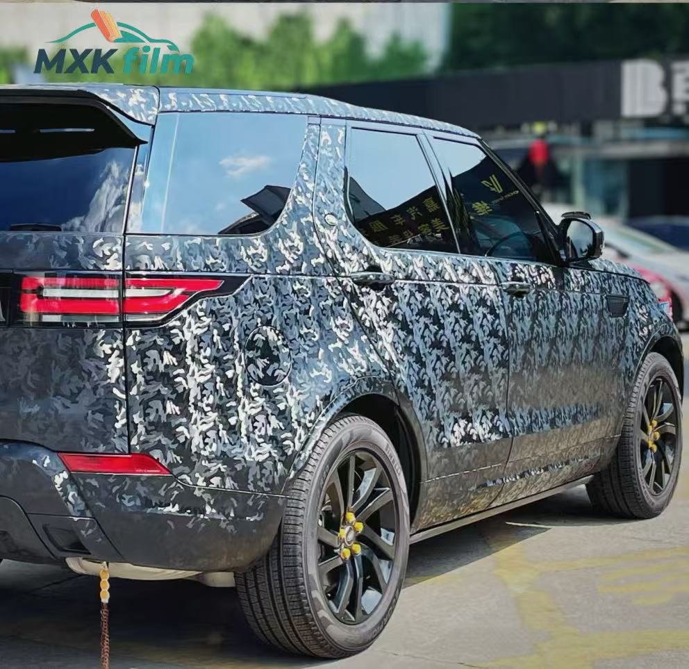 Pellicola vinilica per auto con motivo mimetico nero fantasma