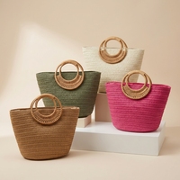 Sac fourre-tout tricoté à la main pour les vacances d'été, sac de plage en paille de couleur unie avec poignée en bambou, sac de voyage grande capacité