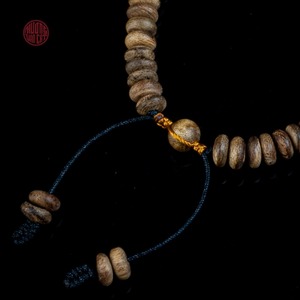 Pulsera de cuentas de madera de agar natural de 6 mm con dijes de plata y cristales incrustados, precio competitivo - Product Image 3