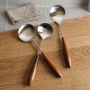 Cuchara de Servir de Acero Inoxidable con Mango de Madera para Cocina, Servir Sopa, Salsa y Uso Diario en la Comida - Product Image 1