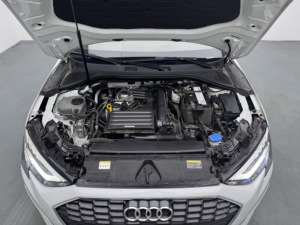 <span class=keywords><strong>Audi</strong></span> <span class=keywords><strong>A3</strong></span> d'<span class=keywords><strong>occasion</strong></span> 2021, modè<span class=keywords><strong>le</strong></span> 35 TFSI Fashion Elegance, 1.4T 150 ch, 30 055 milles, conduite à gauche - Product Image 4