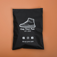 40*50cm en stock Chemise imprimée avec logo personnalisé Sac d'emballage réutilisable et imperméable pour vêtements Sac à fermeture éclair givré