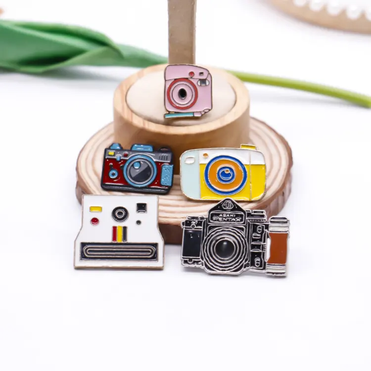 제조업체 뜨거운 판매 소프트 에나멜 귀여운 독특한 카메라 에나멜 옷깃 핀 배지 브로치 사용자 정의 카메라 에나멜 핀