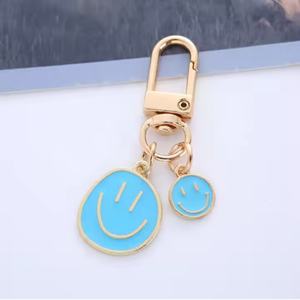 Oferta Especial: Llavero de Metal Esmaltado con Colgante de Cara Sonriente para Mujer - Product Image 5