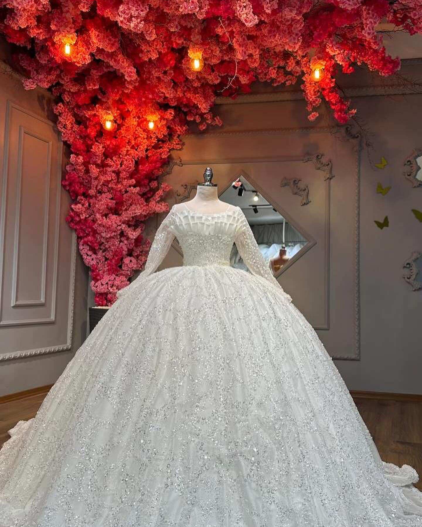 Mumuleo Crystal African Wedding Dress Long Sleeves Africa Black