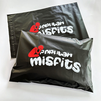 Sacs d'expédition en polyéthylène recyclé noir mat à adhésif puissant, personnalisables avec logo, pour vêtements