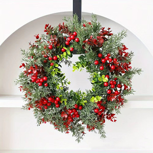 Corona navideña fácil de conseguir, decoración artificial con follaje verde y bayas rojas para puerta principal, adorno navideño de 18 pulgadas de diámetro - Product Image 1