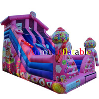 Toboggan gonflable commercial en PVC sur le thème des bonbons roses, toboggan gonflable pour enfants en forme de sucette pour événements extérieurs et locations de fêtes