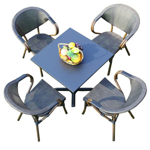 Ensemble de jardin moderne pour l'extérieur, 4 places, structure en métal, meubles en rotin, résistant aux intempéries, table et chaises de patio - Product Image 1