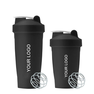 Botella agitadora de proteínas de fitness con logotipo personalizado de 20oz y 28oz coctelera de gimnasio sin BPA con bola mezcladora - Product Image 1