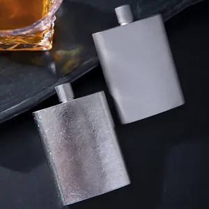 Gourde en titane légère et durable de 100 ml pour les aventures en plein air - pour la randonnée, le camping, les voyages - Product Image 2